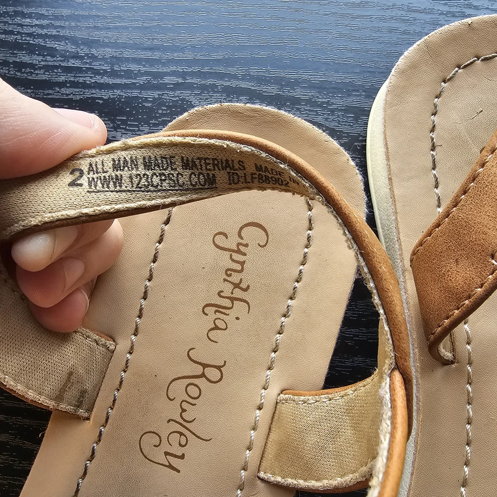 Cynthia Rowley Tan and Gold Strappy Sandals Girls/Youth Sz 2